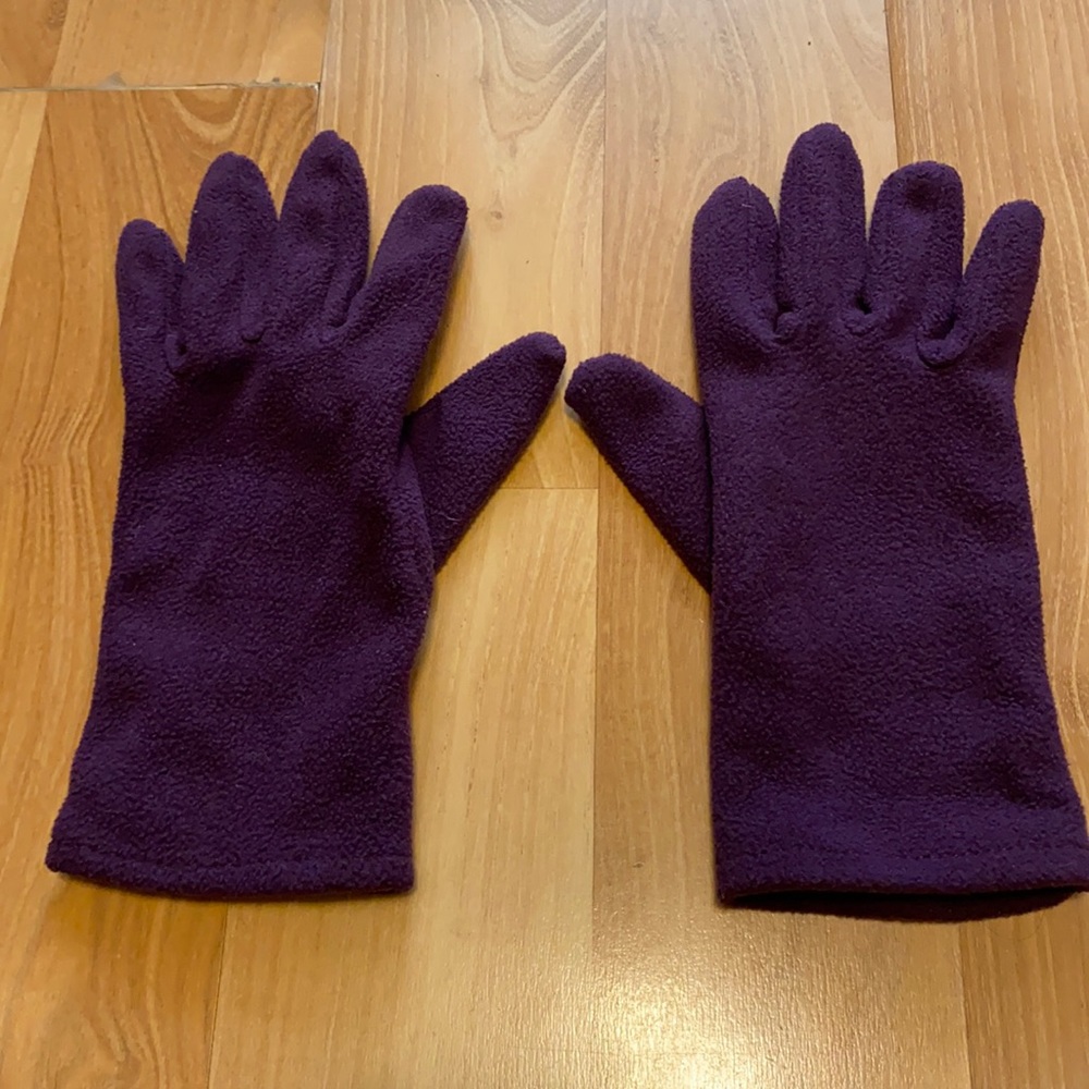 Purple fleece gloves size Med